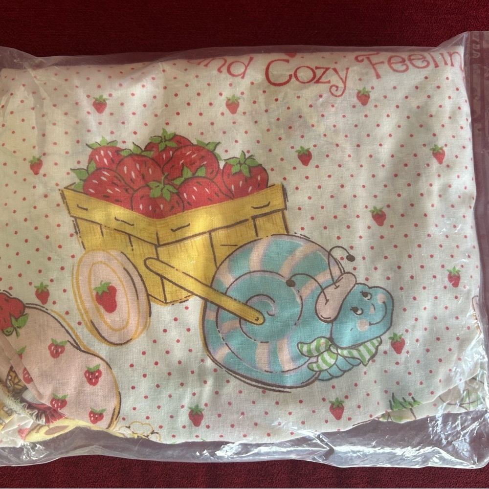 Vintage Strawberry Shortcake Print Cotton Twin fitted bed cover/sheet. (1985) - Picture 3 of 4
